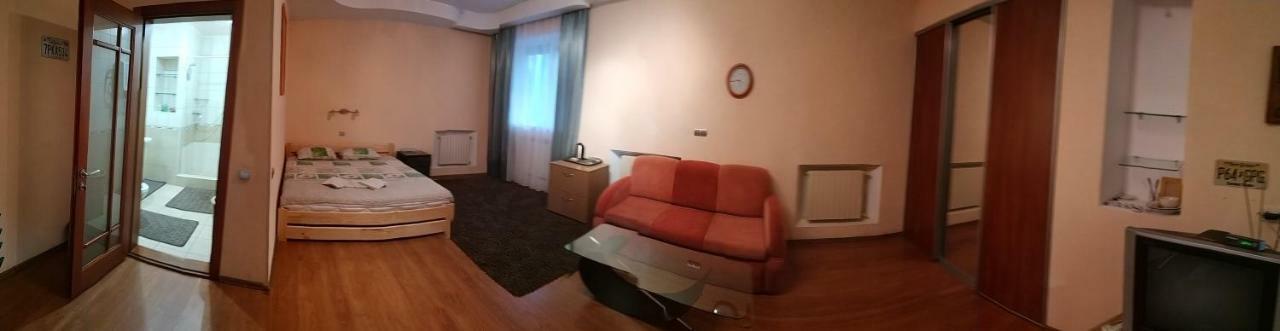 Отель Хата 第聂伯罗彼得罗夫斯克 外观 照片